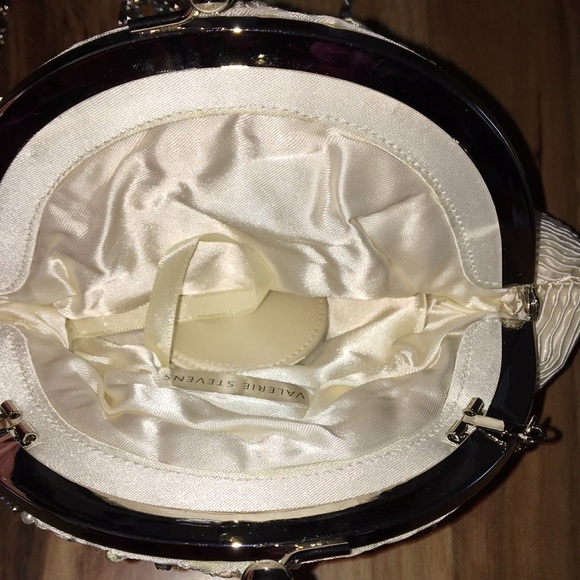 Vintage Valerie Stevens Pleated Satin Mini Bag with Kiss Lock and Floral Edging - Picture 5 of 6